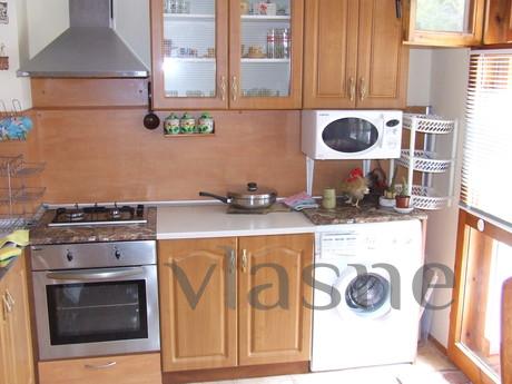 The apartment is located a 4-minute walk from the beach in V