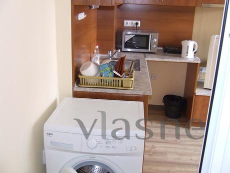 The apartment is located a 4-minute walk from the beach in V